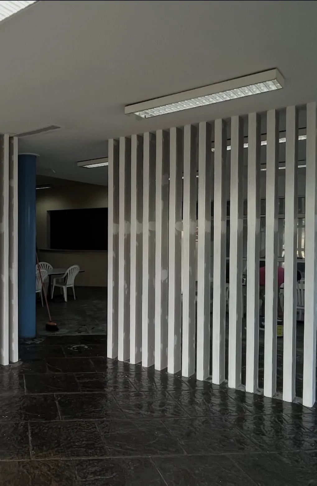 Parede de drywall ripada, obra da Studio Drywall